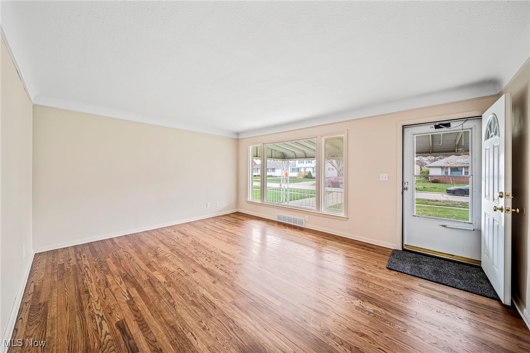 976 Bryn Mawr Avenue, Wickliffe, Ohio image 3