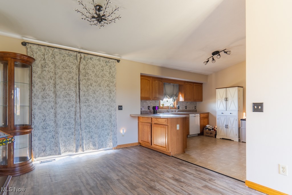 North Benton, Ohio 44449, United States, 3 Bedrooms Bedrooms, ,3 BathroomsBathrooms,Residential,Active,202052