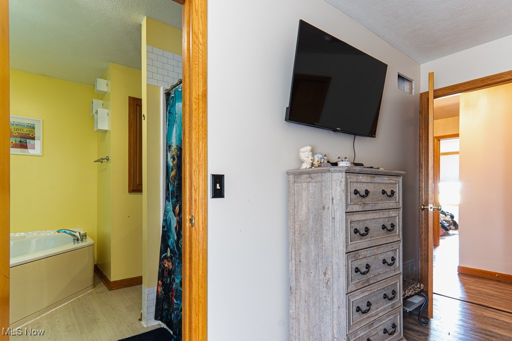 North Benton, Ohio 44449, United States, 3 Bedrooms Bedrooms, ,3 BathroomsBathrooms,Residential,Active,202052