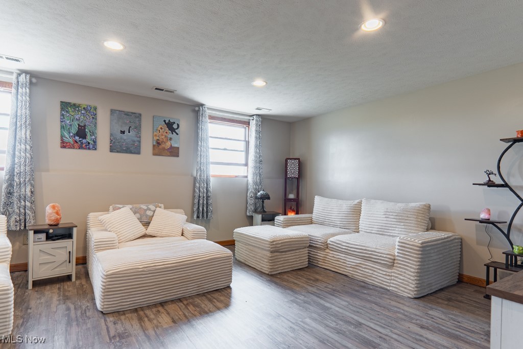 North Benton, Ohio 44449, United States, 3 Bedrooms Bedrooms, ,3 BathroomsBathrooms,Residential,Active,202052