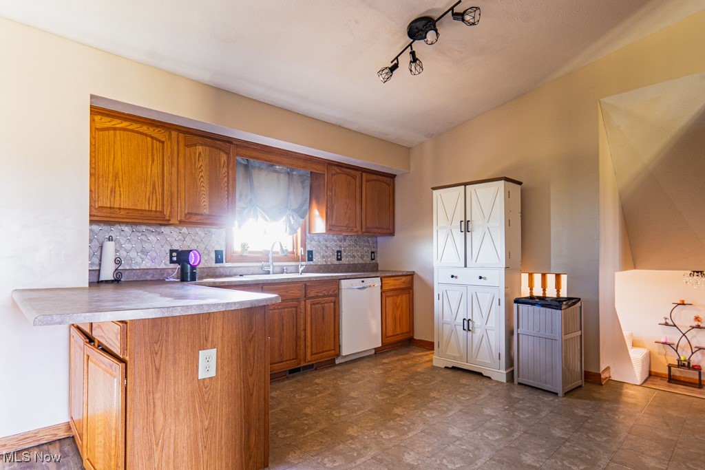 North Benton, Ohio 44449, United States, 3 Bedrooms Bedrooms, ,3 BathroomsBathrooms,Residential,Active,202052