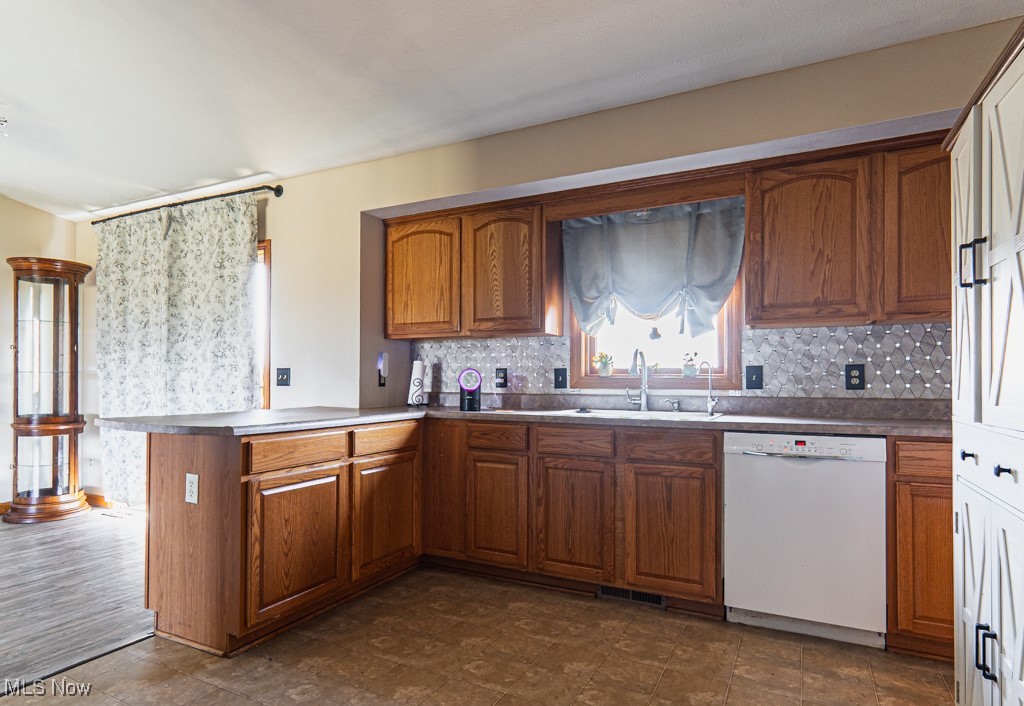 North Benton, Ohio 44449, United States, 3 Bedrooms Bedrooms, ,3 BathroomsBathrooms,Residential,Active,202052