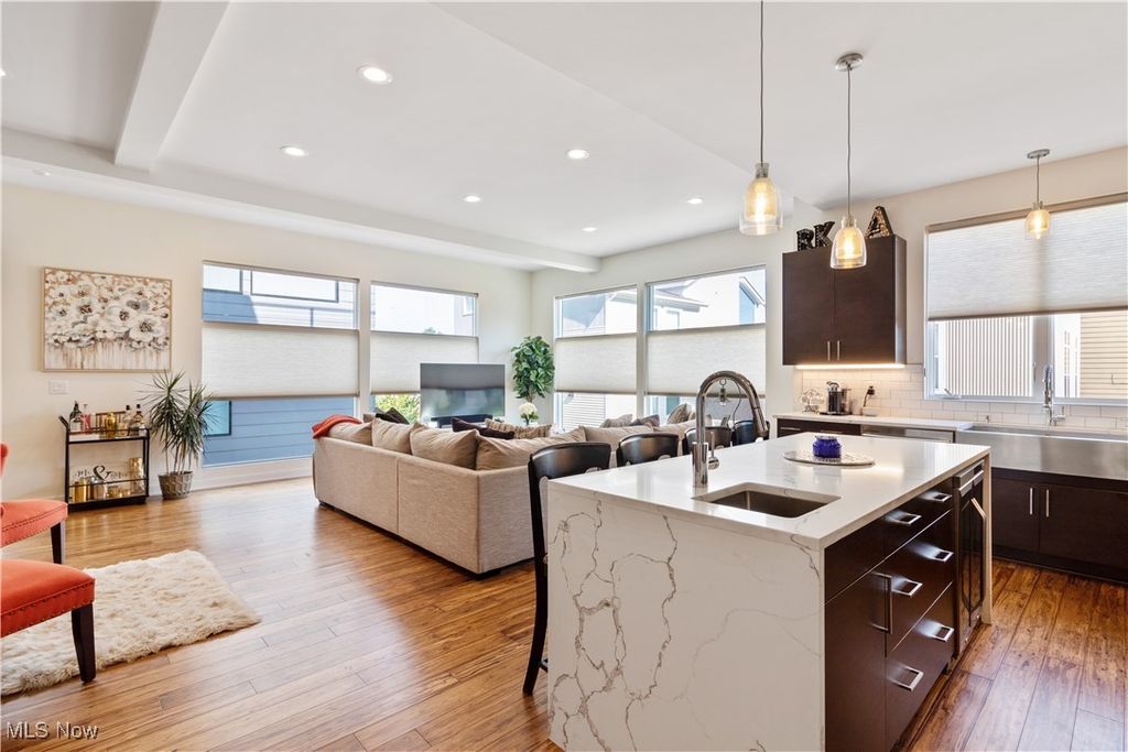 Photo of 706 University Court, Cleveland, OH 44113 (MLS # 5185039)