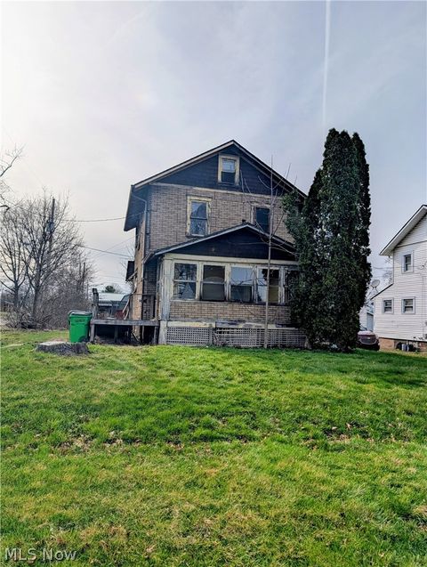 Photo of 1004 Ridgefield Avenue, Alliance, OH 44601 (MLS # 5198006)