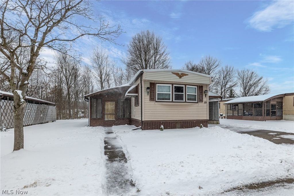 Photo of 19 Sycamore Drive, Olmsted Township, OH 44138 (MLS # 5192238)