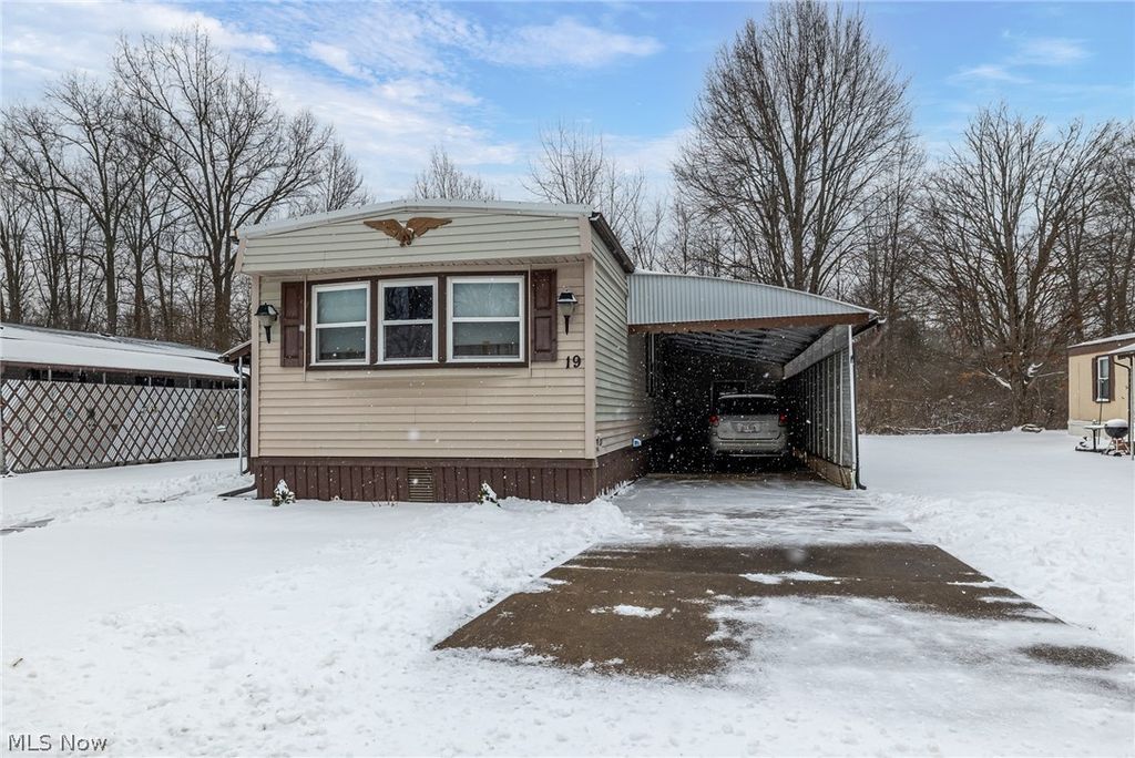 Photo of 19 Sycamore Drive, Olmsted Township, OH 44138 (MLS # 5192238)