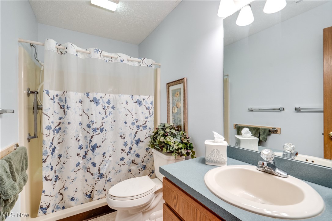 235 W Heatherwood Drive, Barberton, Ohio image 18