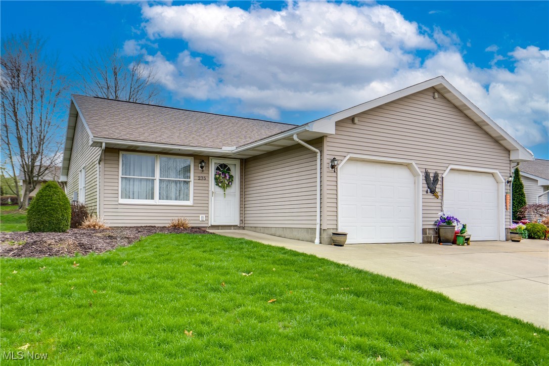 235 W Heatherwood Drive, Barberton, Ohio image 1