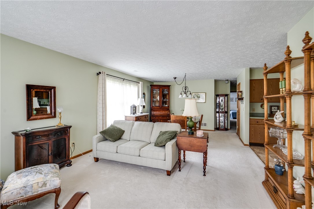235 W Heatherwood Drive, Barberton, Ohio image 4