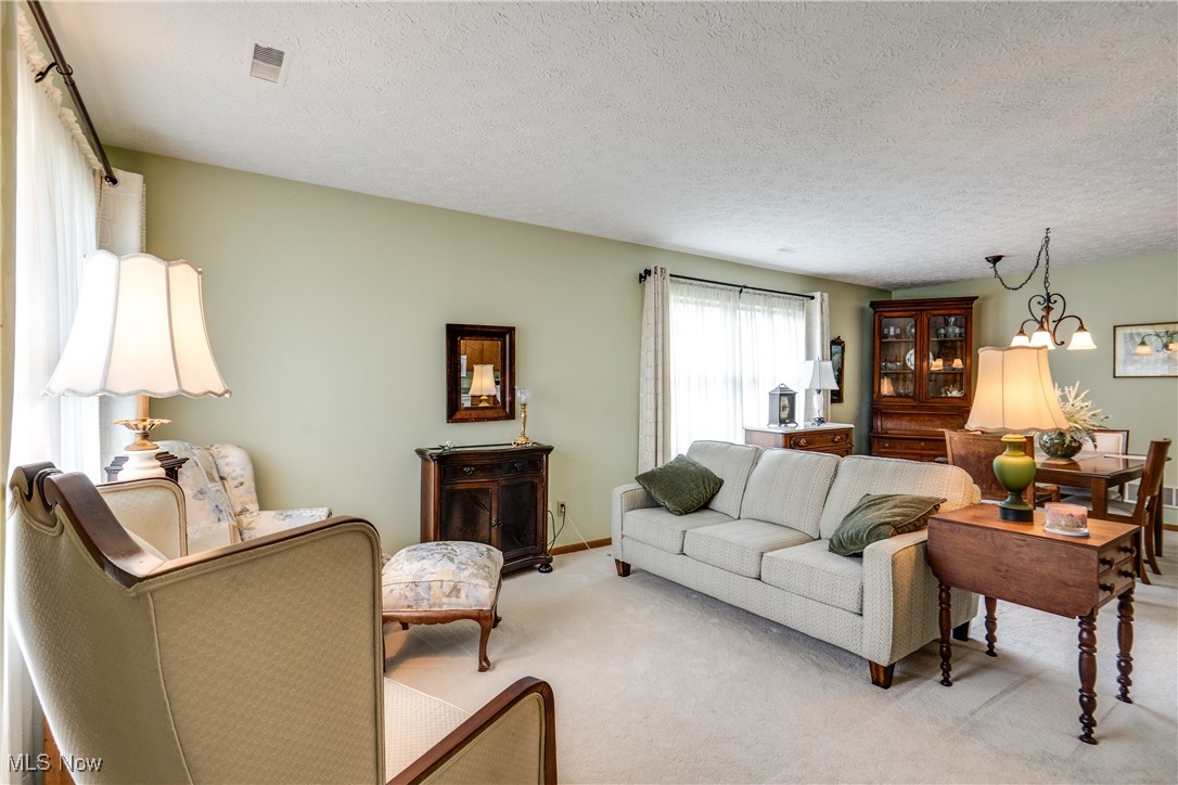 235 W Heatherwood Drive, Barberton, Ohio image 7