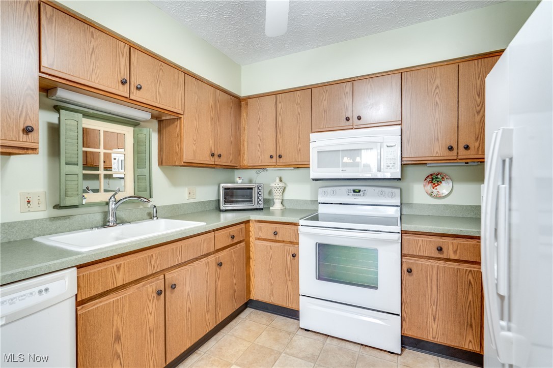 235 W Heatherwood Drive, Barberton, Ohio image 13