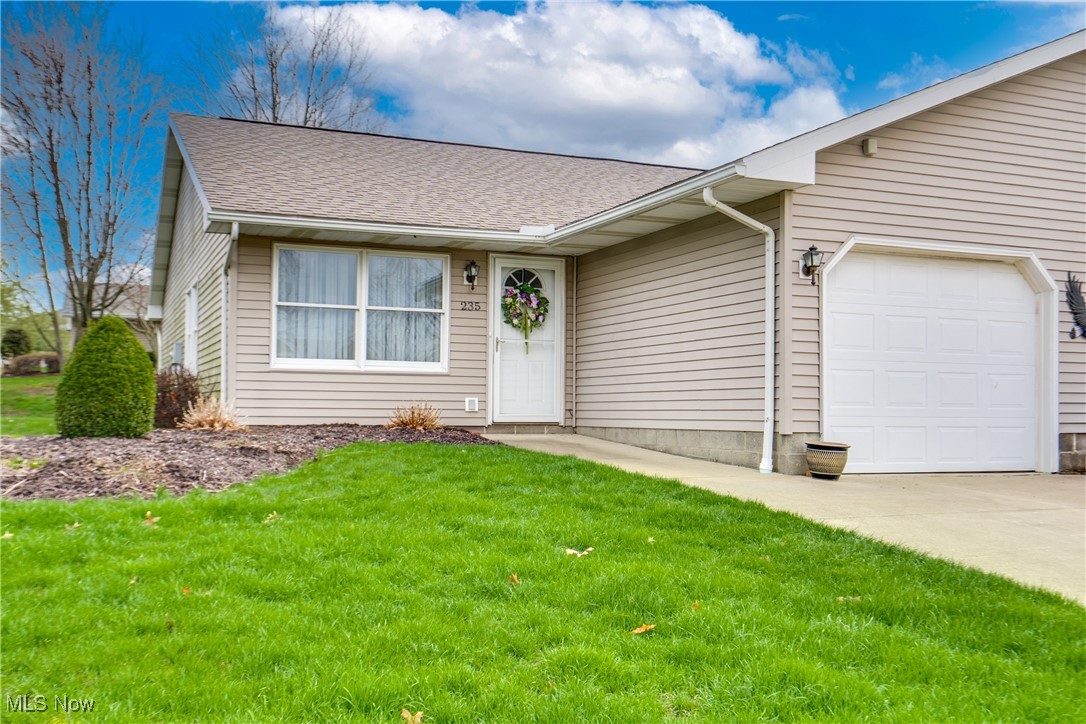 235 W Heatherwood Drive, Barberton, Ohio image 2