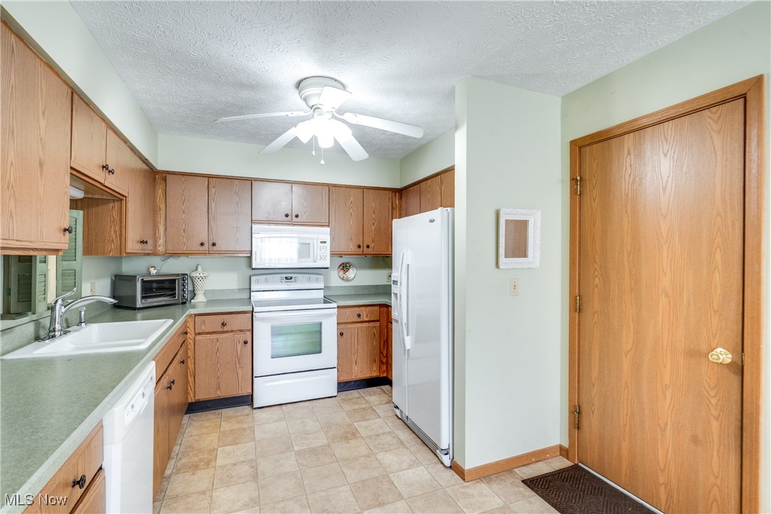 235 W Heatherwood Drive, Barberton, Ohio image 11