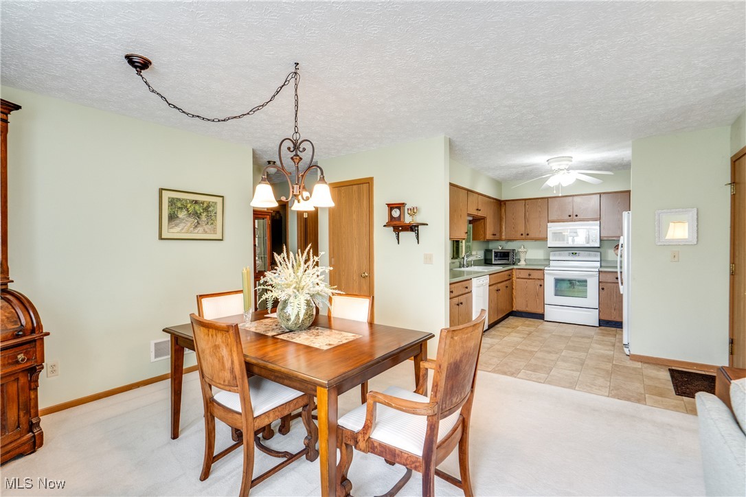235 W Heatherwood Drive, Barberton, Ohio image 9