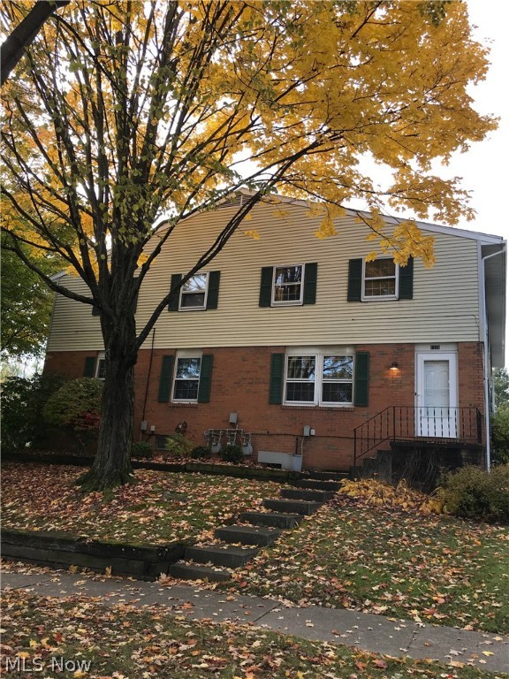 Totally Remodeled, updated and "Move In Ready". Step into this spacious town house condo and you will notice the freshly painted interior and plush new carpet. The floor plan features the open living and dining room that adjoin the remodeled kitchen with all appliances. Plenty of light filters through the windows on the front and side. The attached garage is just steps away and a convenient half bath, too. Upstairs you will find 3 spacious bedrooms with ample closet space and storage as well. Remodeled full bath with tub/shower. The lower level features a finished rec room and separate laundry room with washer and dryer. Convenient location close to the university, major highways and the amenities of downtown. Stop by or call for your private showing.
NOTICE: This listing has been posted on Craig's list as a rental. This is a SCAM. Please beware, they are looking to collect security deposits.
