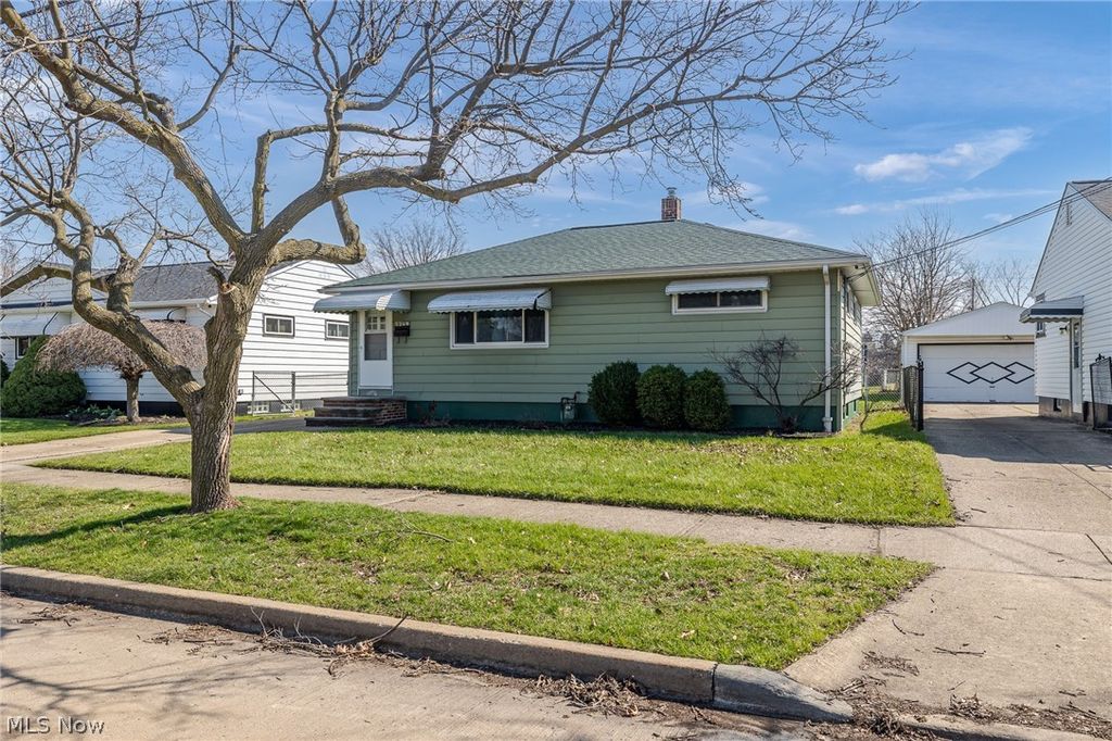 Photo of 5249 W 150th Street, Brook Park, OH 44142 (MLS # 5197125)