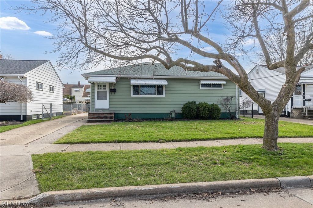 Photo of 5249 W 150th Street, Brook Park, OH 44142 (MLS # 5197125)