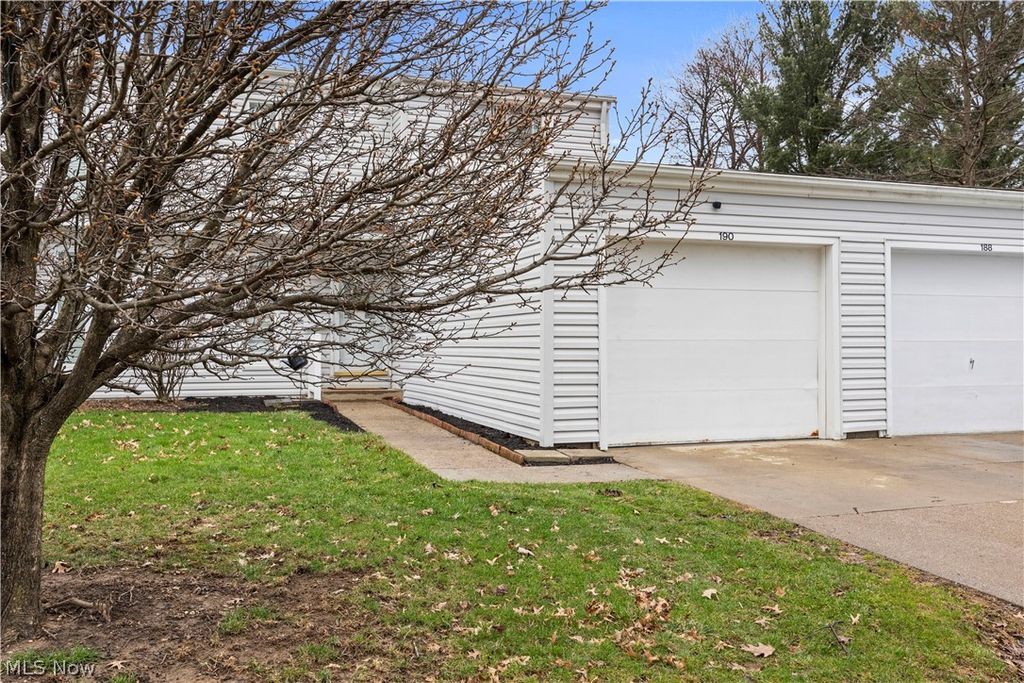 Photo of 190 Deepwood Drive, Wadsworth, OH 44281 (MLS # 5195044)