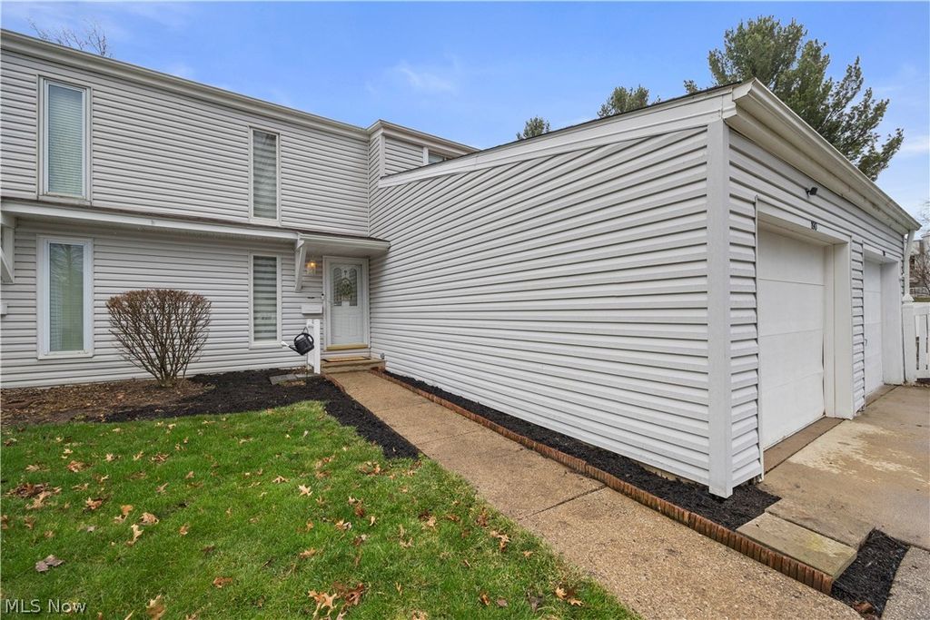 Photo of 190 Deepwood Drive, Wadsworth, OH 44281 (MLS # 5195044)