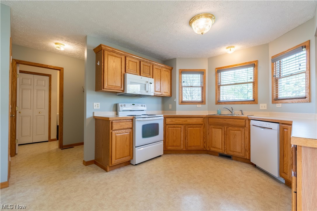 Emerald Lakes - Residential