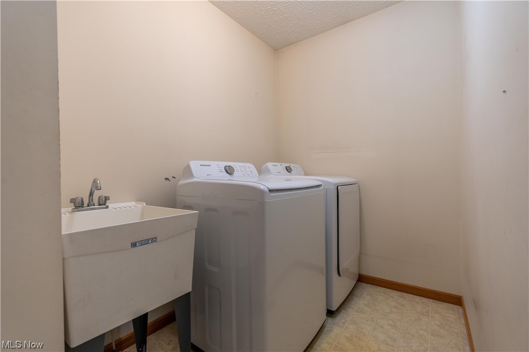 Emerald Lakes - Residential