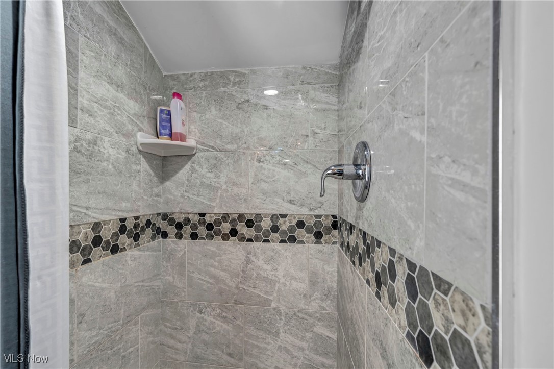 2320 N Taylor Road, Cleveland Heights, Ohio image 32