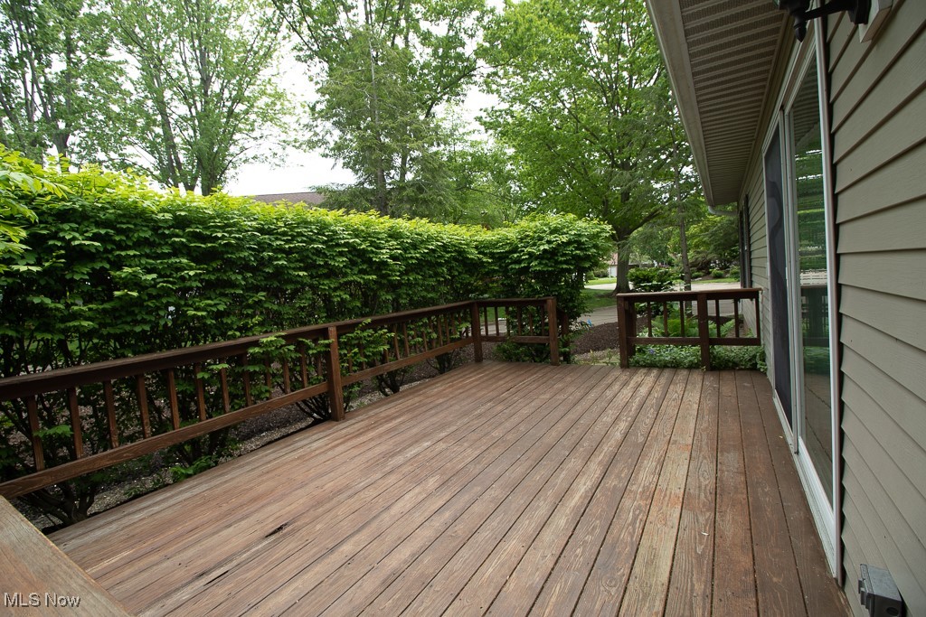 6052 Weymouth Court, Mentor, Ohio image 6