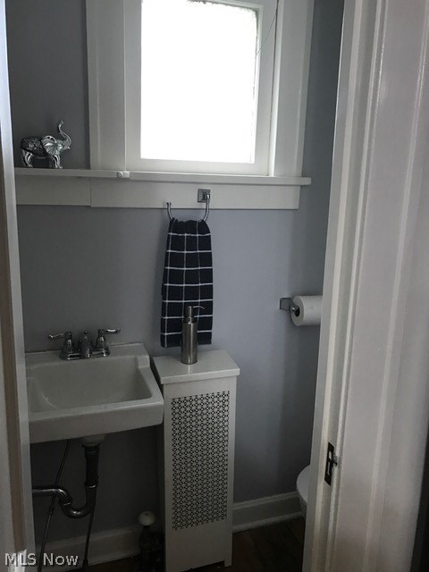 Main image without alt text