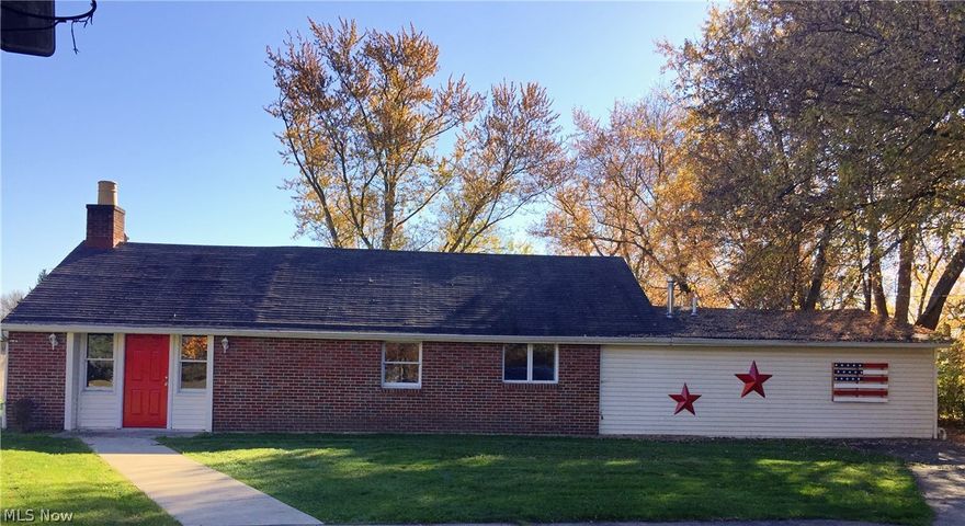 Remodeled 3 bedroom, 2 bath ranch. Floor to ceiling fireplace in Great Room. Master Suite, 1st floor laundry. 100x180 lot. Located on dead end street.