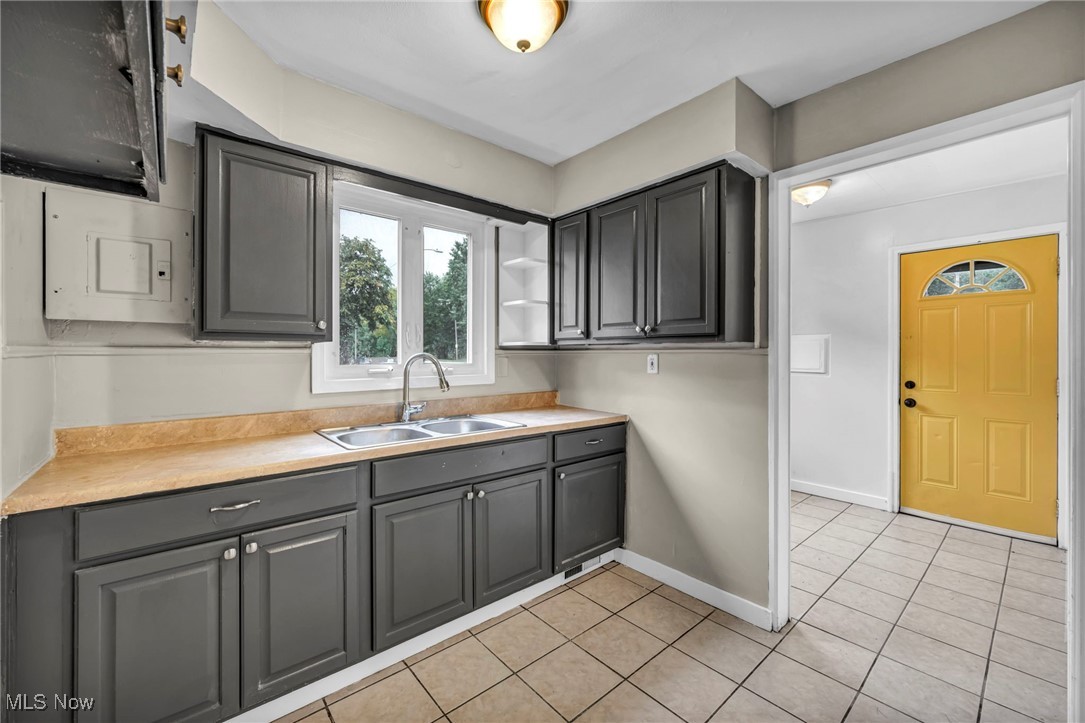 Cleveland, Ohio 44144, United States, 4 Bedrooms Bedrooms, ,2 BathroomsBathrooms,Residential,Pending,195292