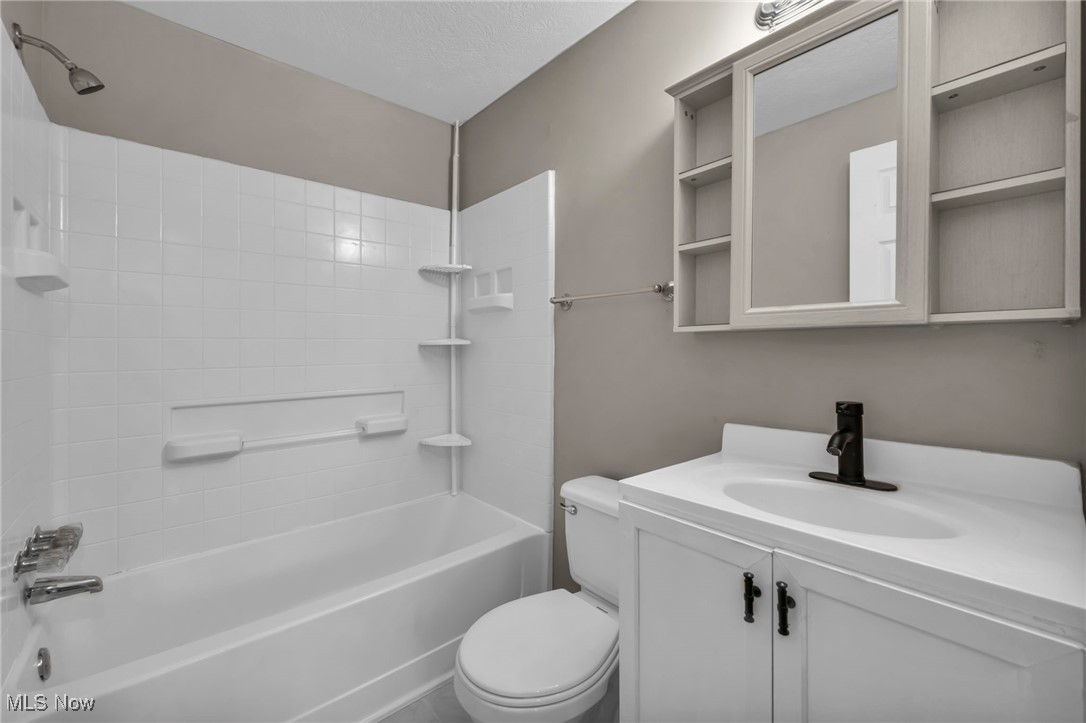 Cleveland, Ohio 44144, United States, 4 Bedrooms Bedrooms, ,2 BathroomsBathrooms,Residential,Pending,195292