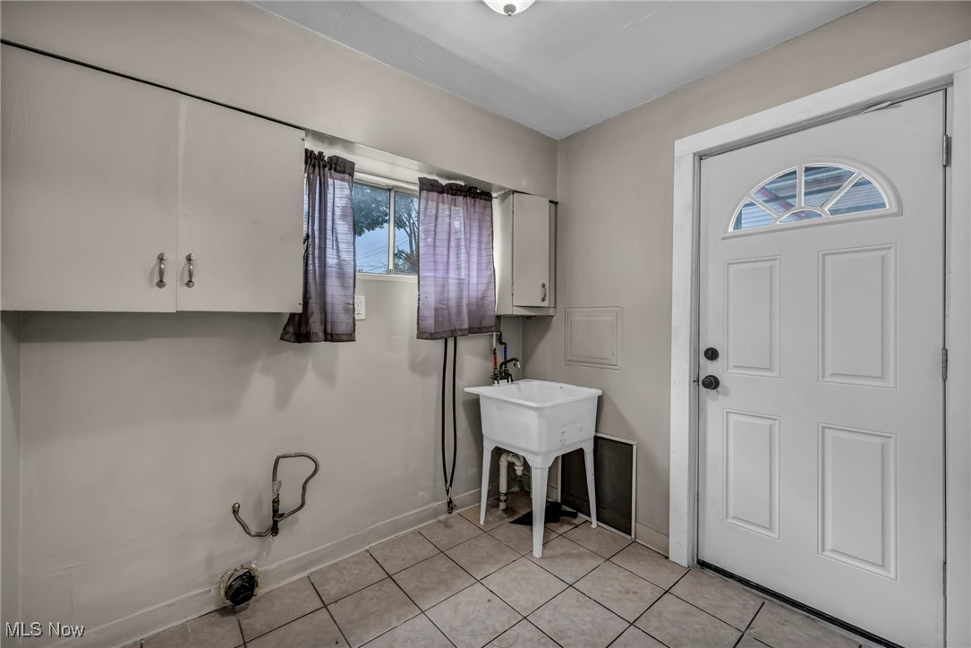 Cleveland, Ohio 44144, United States, 4 Bedrooms Bedrooms, ,2 BathroomsBathrooms,Residential,Pending,195292