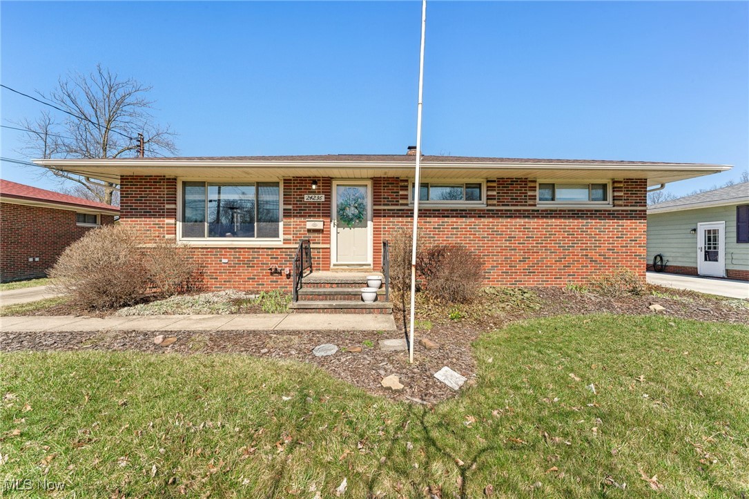 24236 Rosita Lane, North Olmsted, Ohio image 1