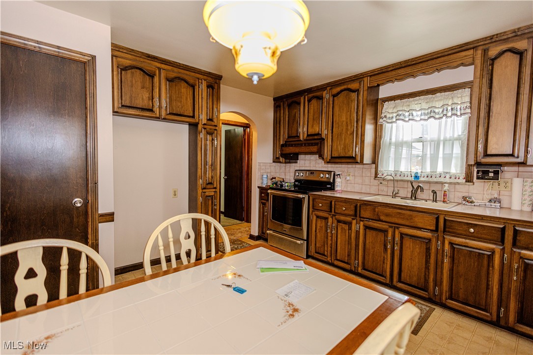 929 Romary Lane, Louisville, Ohio image 13