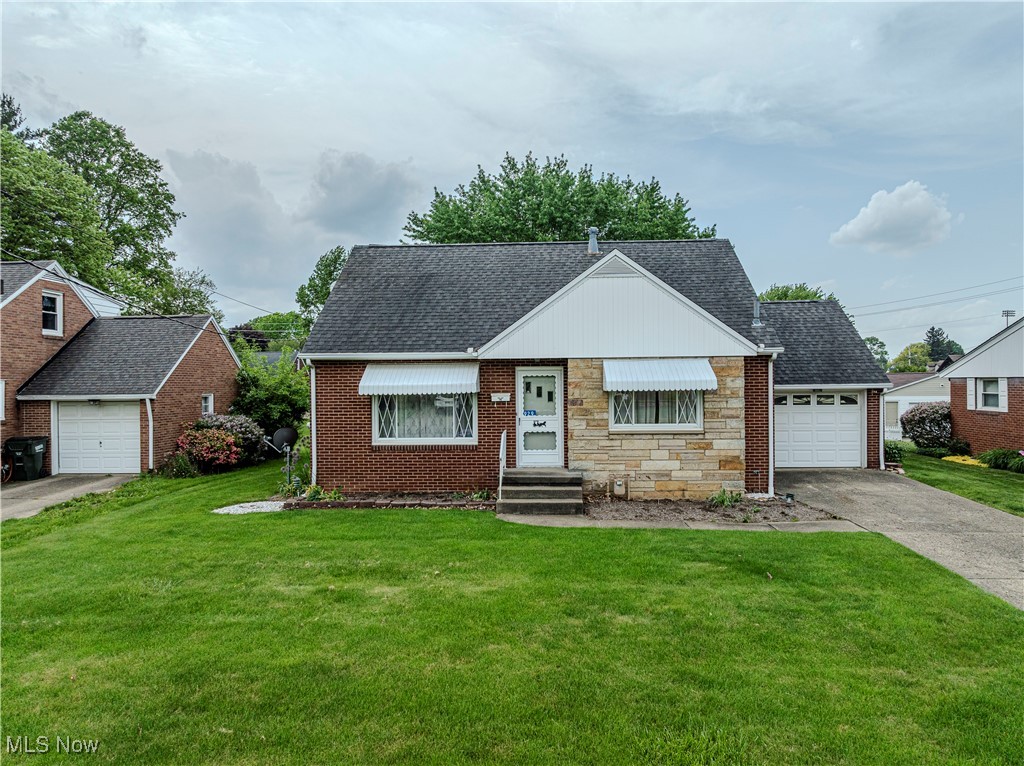 929 Romary Lane, Louisville, Ohio image 1