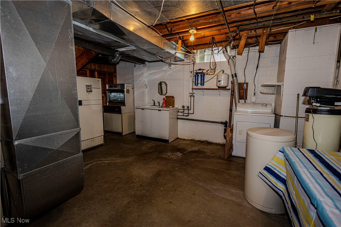 929 Romary Lane, Louisville, Ohio image 32