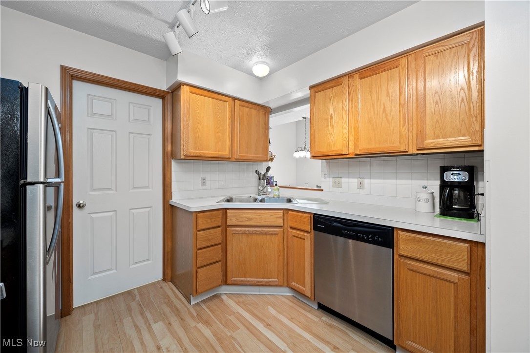 118 Ambleside Way, Amherst, Ohio image 13
