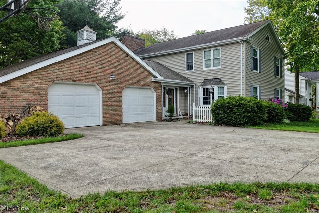 Photo of 1036 Briarview Avenue NW, North Canton, OH 44720 (MLS # 5209748)