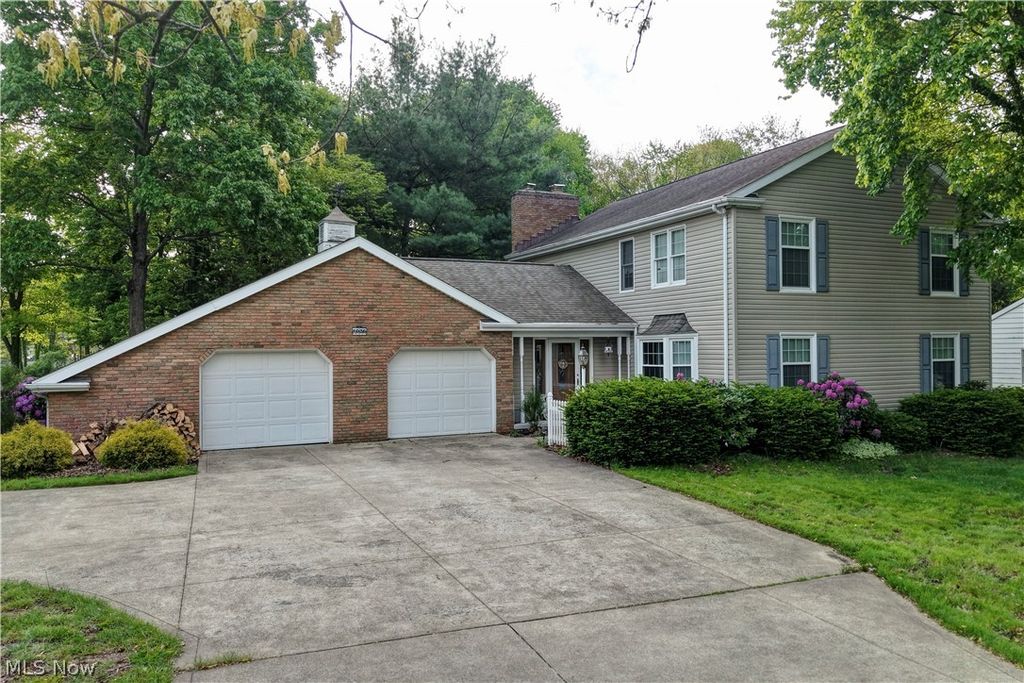 Photo of 1036 Briarview Avenue NW, North Canton, OH 44720 (MLS # 5209748)