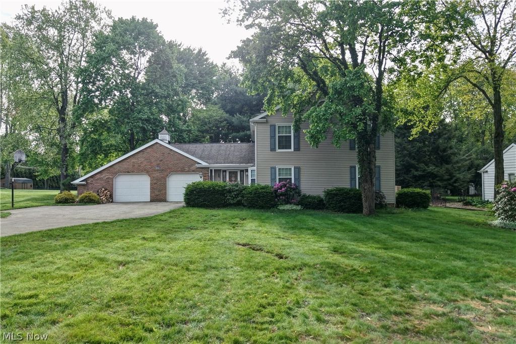 Photo of 1036 Briarview Avenue NW, North Canton, OH 44720 (MLS # 5209748)