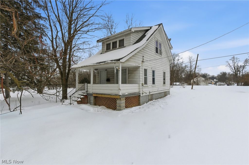 Photo of 16333 Miles Avenue, Cleveland, OH 44128 (MLS # 5185625)