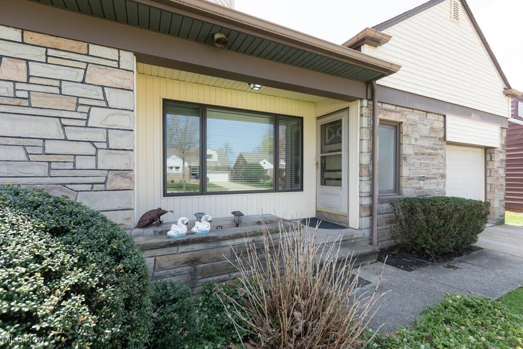 24004 Woodway Road, Beachwood, Ohio image 2