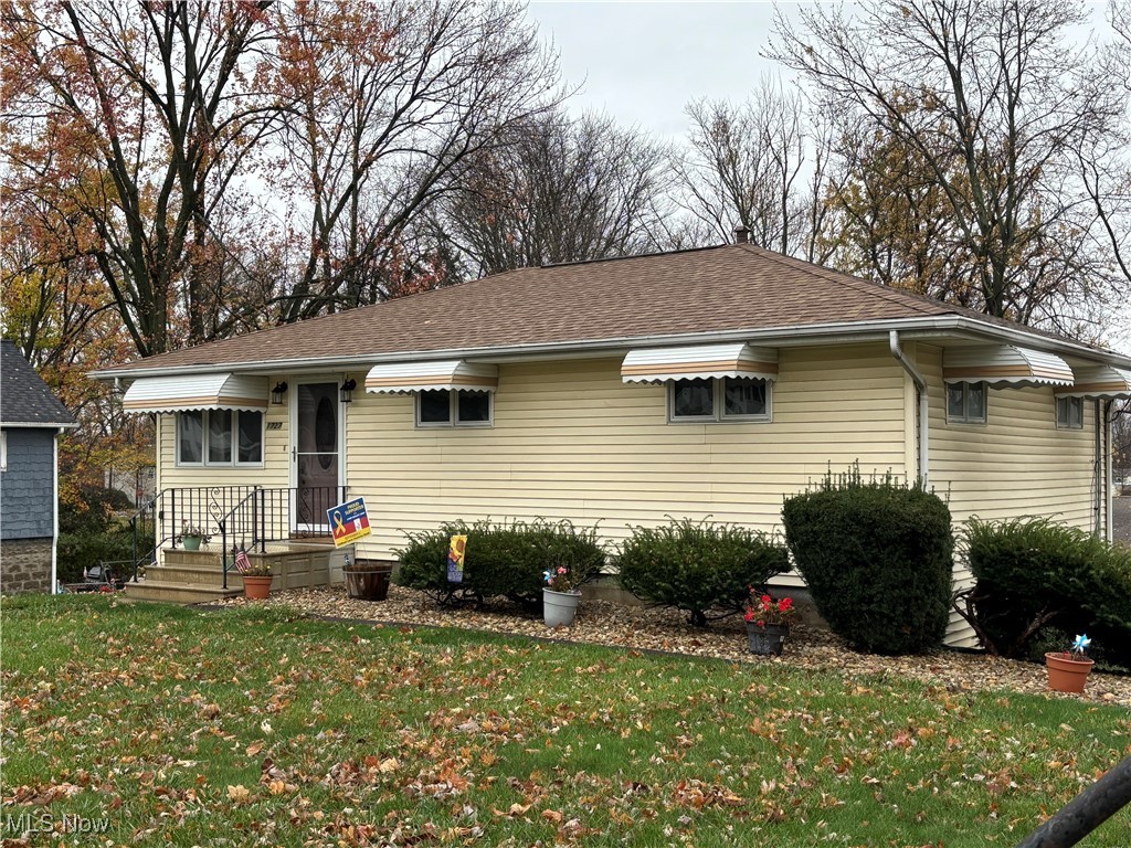 1727 Lake Avenue, Elyria, Ohio image 1