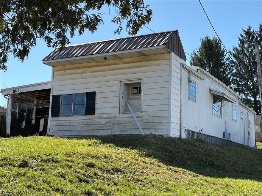 Mobile home in town with 2 or 3 bedrooms,  one full bath, laundry room.