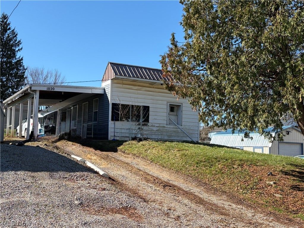 Photo of 1020 Race Street, Zanesville, OH 43701 (MLS # 5192568)