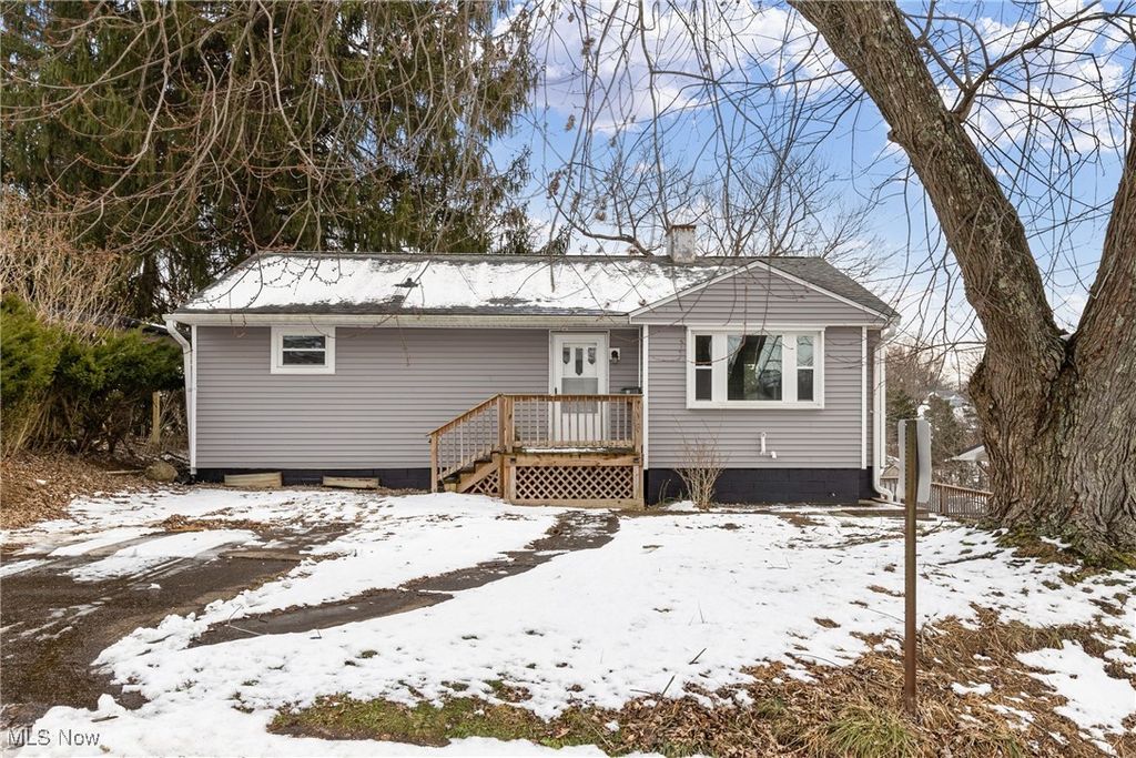 Photo of 146 Hutchinson Drive, St Clairsville, OH 43950 (MLS # 5177934)