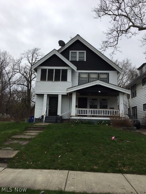 Duplex in Cleveland OH 1882 Colonnade Road.jpg