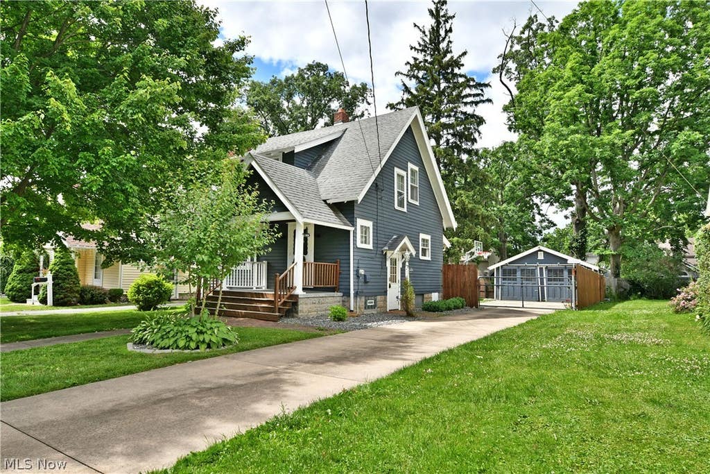 Photo of 1735 Edgewood Street NE, Warren, OH 44483 (MLS # 5219117)