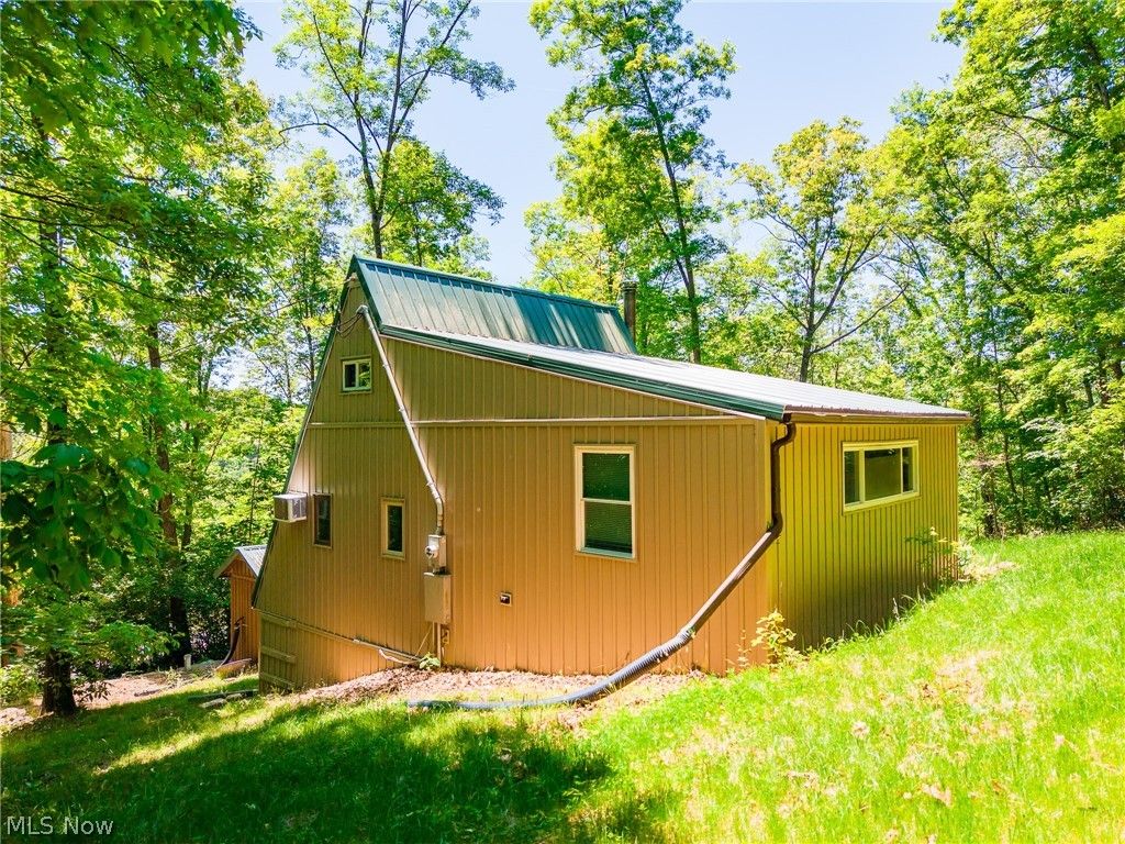 Photo of 6257 Caddy Road SW, Bowerston, OH 44695 (MLS # 5215190)