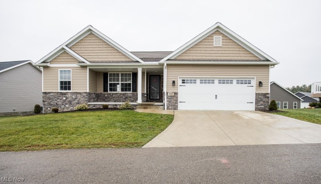 Photo of 937 Crockett Circle, Canal Fulton, OH 44614 (MLS # 5178444)